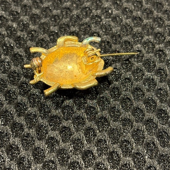 Brutalist Vintage Unisex Gold-Tone Beetle Brooch - Hand Painted Insect Pin - Picture 8 of 11